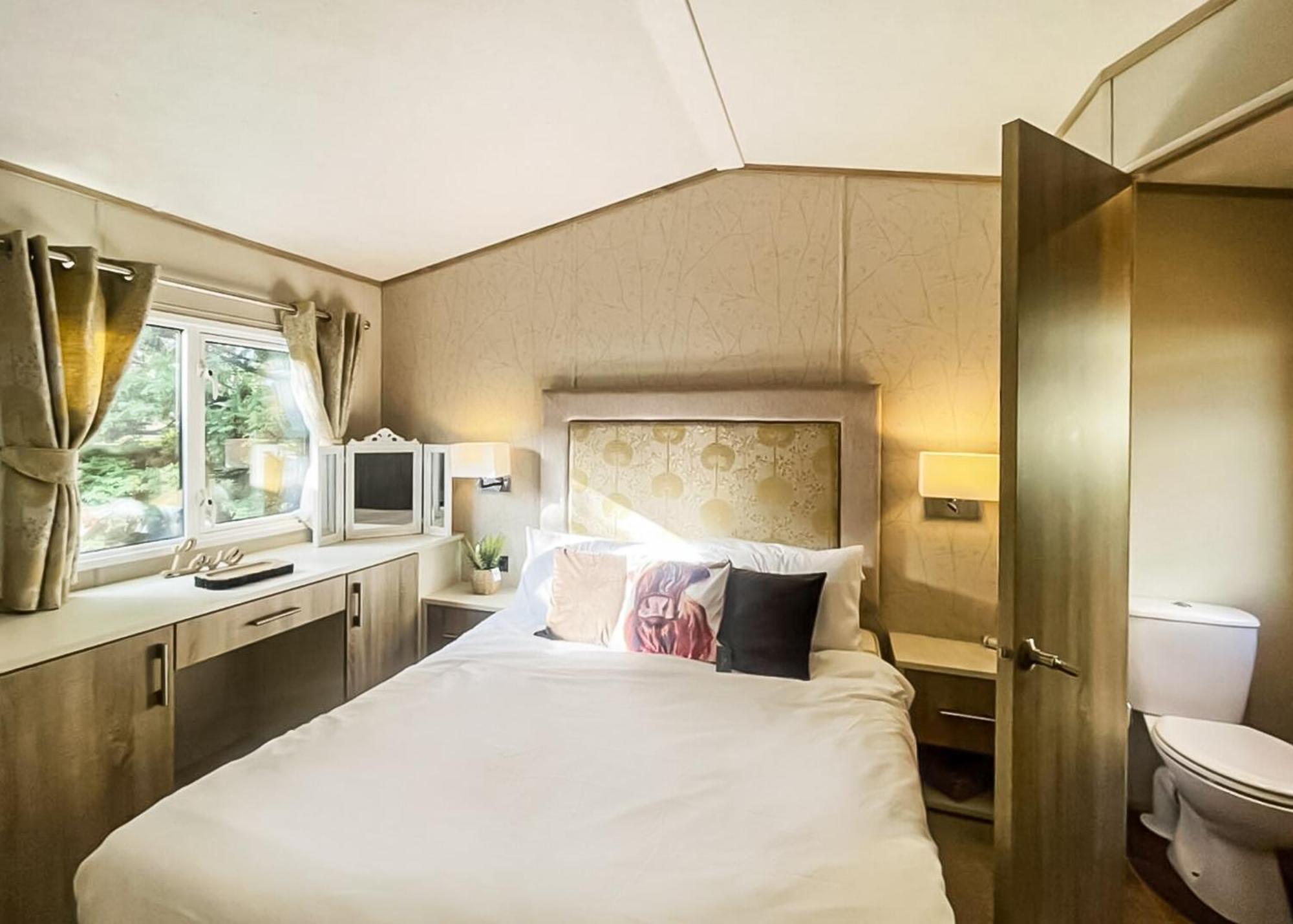 Hotel Percy Wood Country Park Swarland Habitación foto